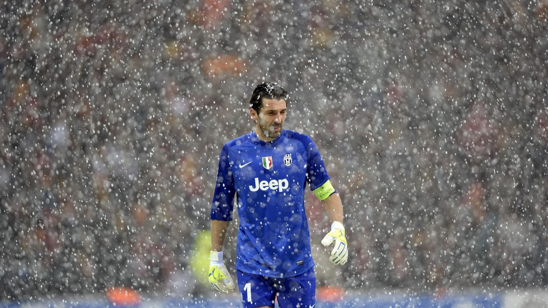 英格兰队在2024年欧洲杯决赛中2-1不敌西班牙，连续两届获得亚军，英格兰进欧洲杯决赛上半场