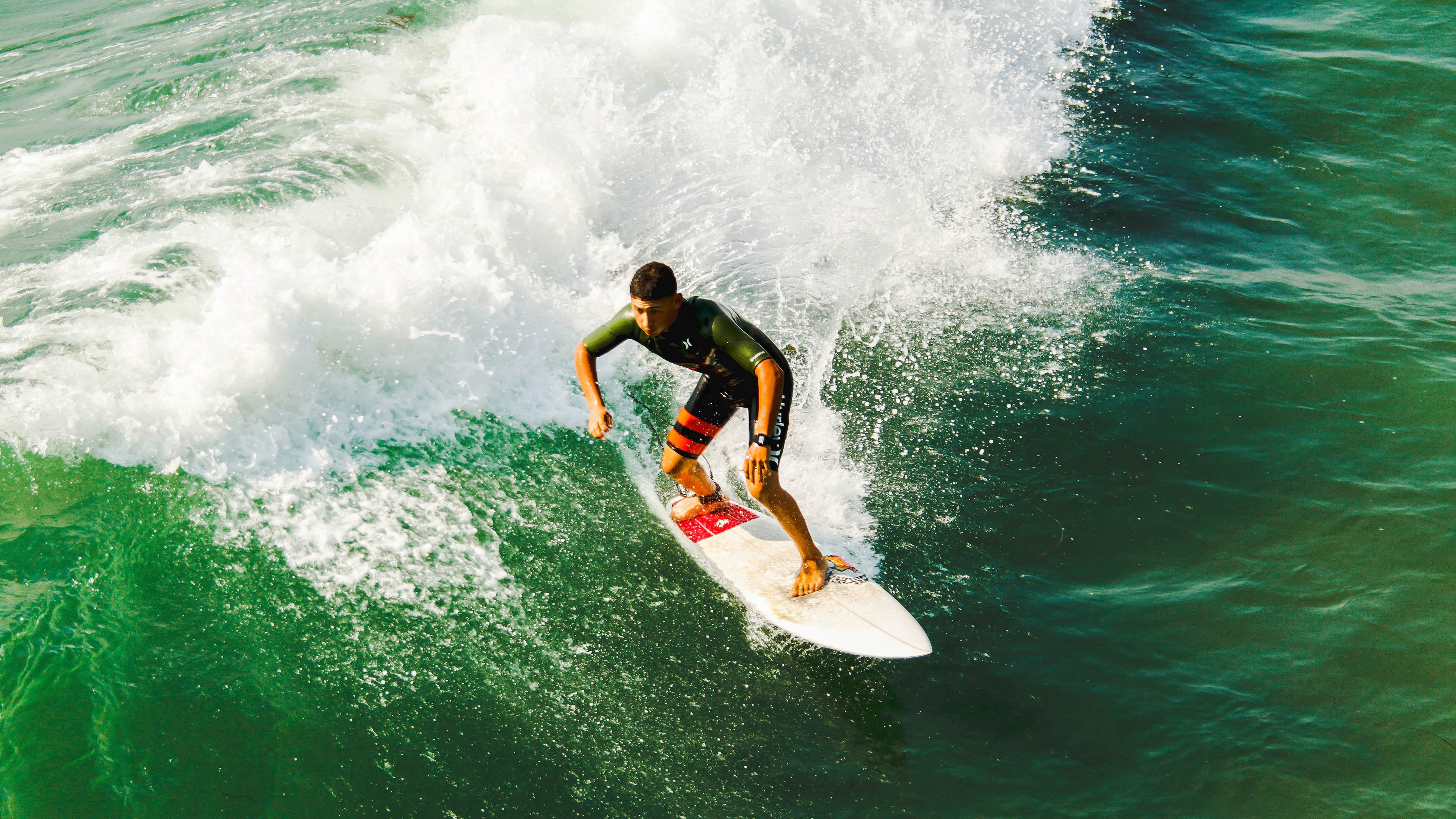 大型河流漂流极速赛，水流搏击的巅峰对决，漂流比赛视频